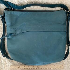 Rough & Tumble NG Hobo single zip, Size Small, Aqua Cove